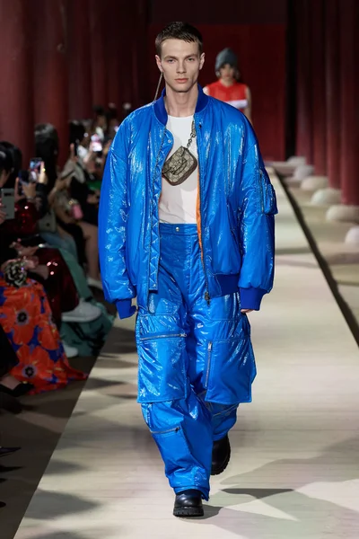 Look 50